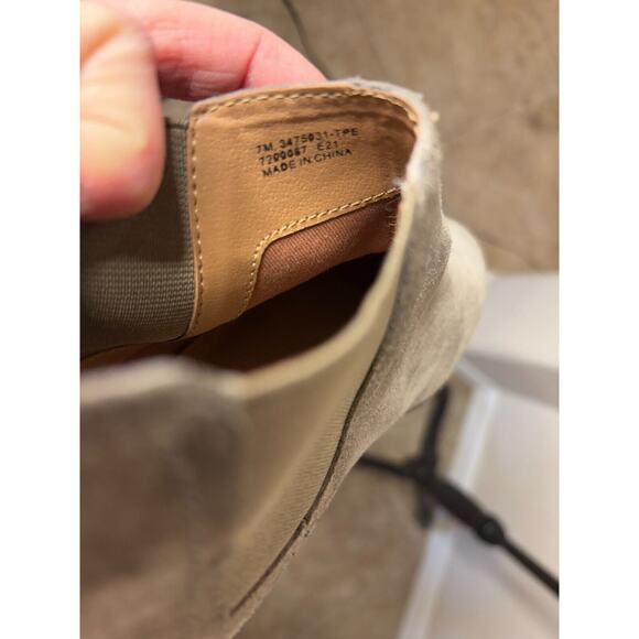 Frye Women 7M Misty Chelsea Boot Slip On Taupe Bootie Ankle Suede Casual Shoe - Picture 8 of 12